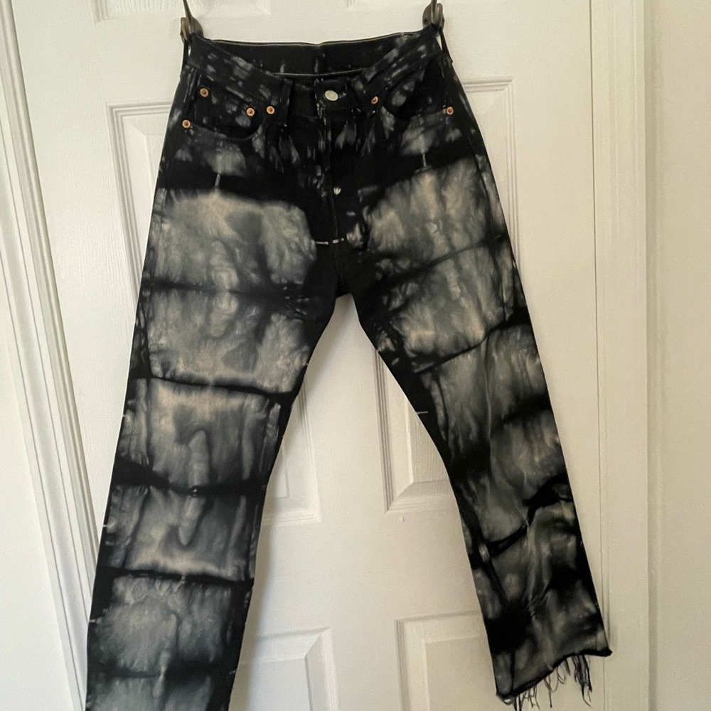 VINTAGE LEVI’S 501 MID-HIGH RISE STRAIGHT LEG BLACK TIE DYE W29 L34